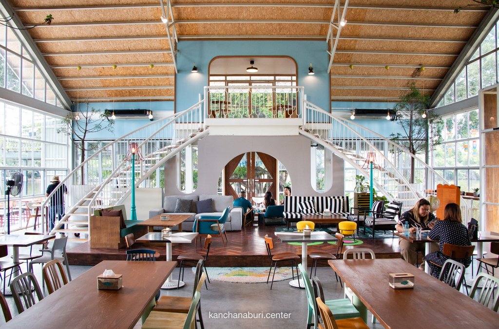 พื้นที่นั่งภายใน Davenport Cafe