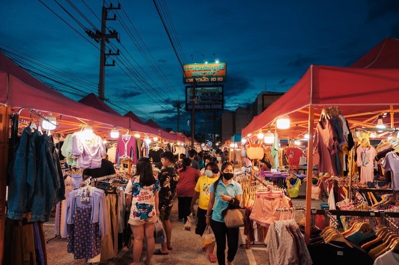 ตลาดเจเจใกล้สถานีรถไฟ
