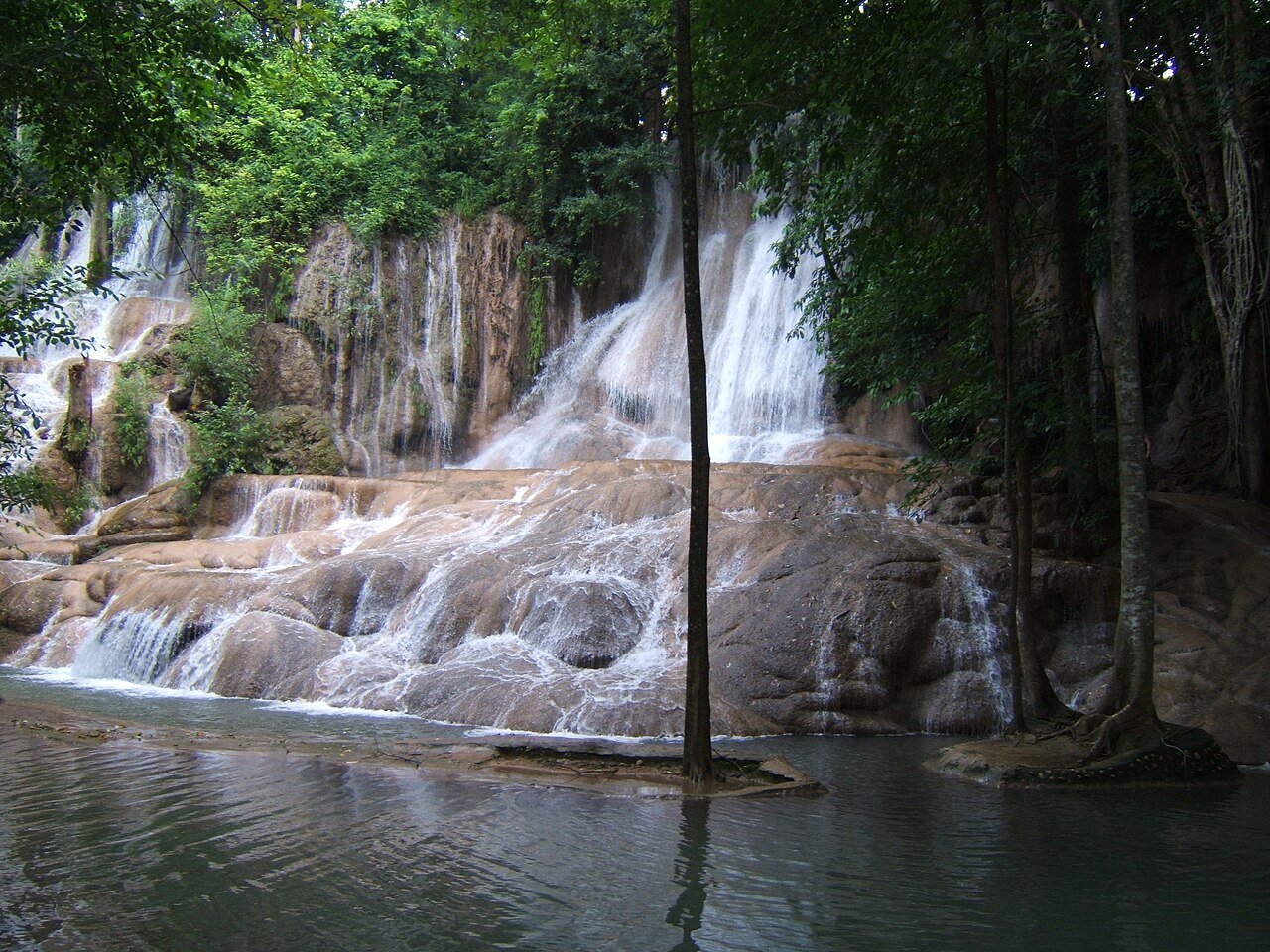 น้ำตกไทรโยคน้อย